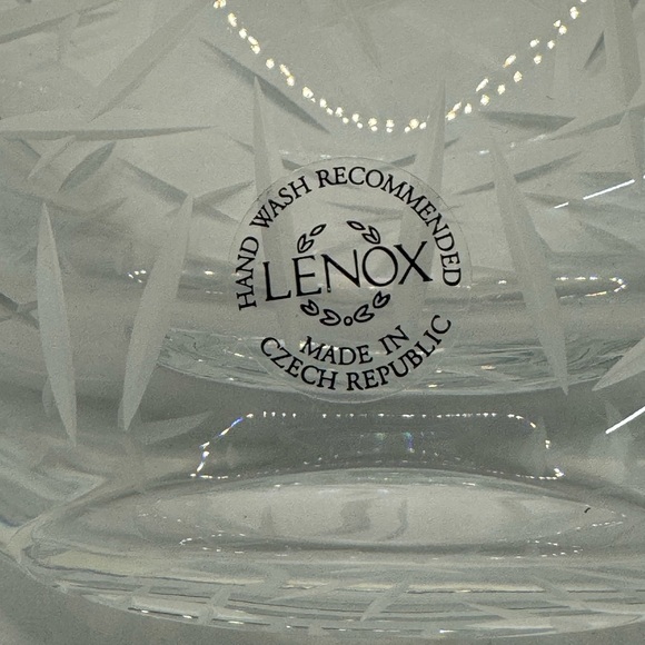 Kate Spade by Lenox Crystal - Vase in Beacon Street Frost Pattern -Oval - Picture 4 of 4